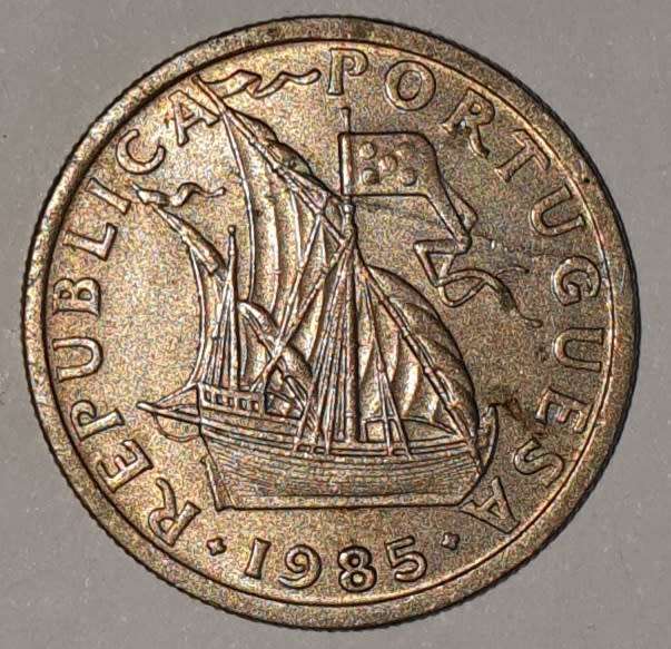 1985 - 2.5 ESCUDOS - 2$50 - 2 1/2 - PORTUGAL - PORTUGUESA - KM#590 - COPPER-NICKEL - PORTUGUESE